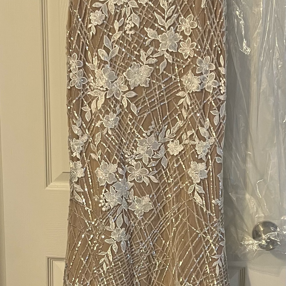 Porta and Scarlett Gown - Picture 3 of 6